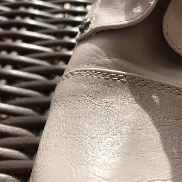 Ivory/beige ankle boots by Guess - Picture 5 of 7